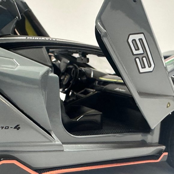 1:24 Lamborghini Centenario Diecast With Headlight & Taillight LED Gray - Picture 7 of 9